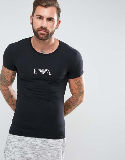 Emporio Armani – Czarny t-shirt o kroju podkreślającym sylwetkę
