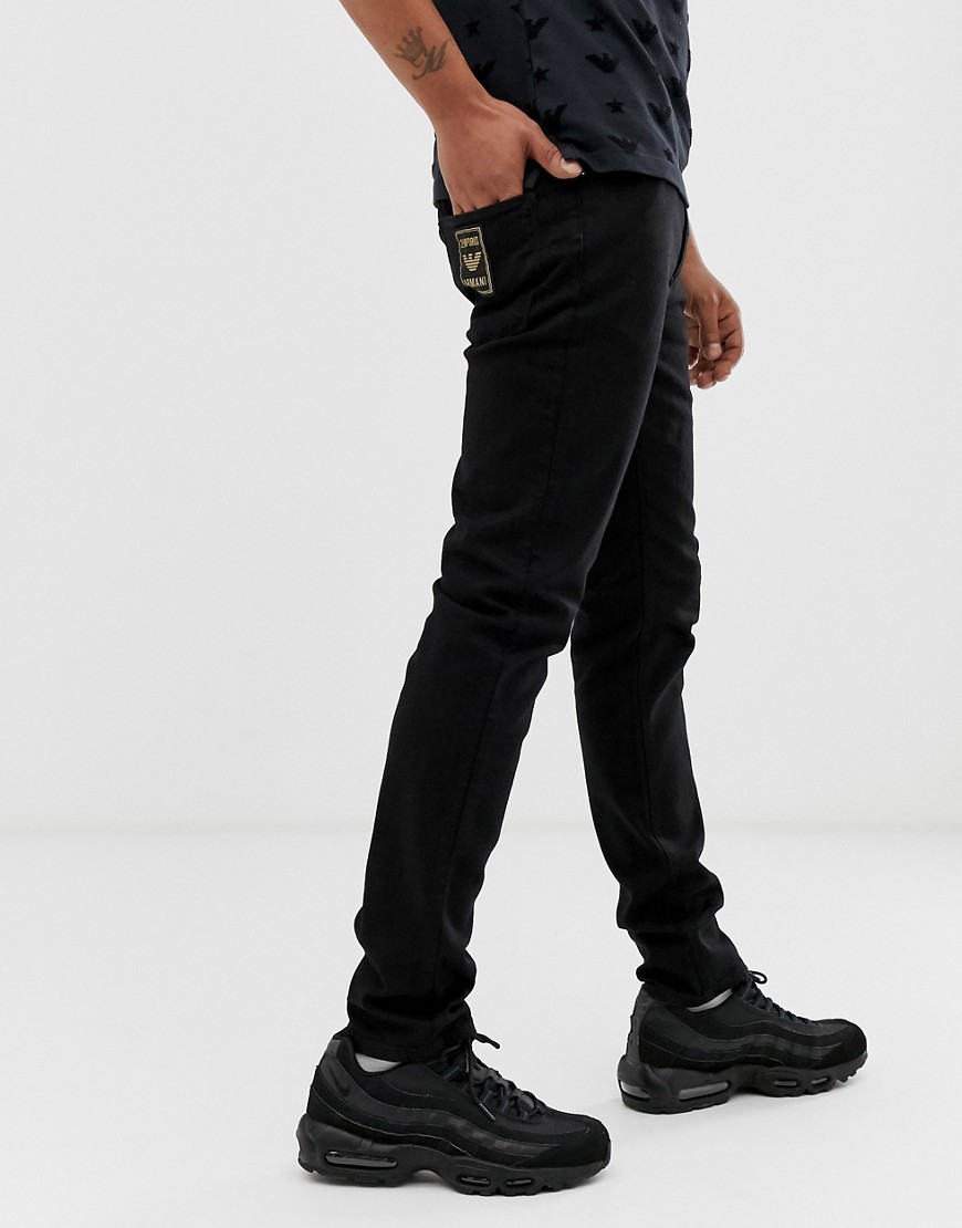 Emporio Armani – J06 – Svarta slim jeans med stretch och guldfärgad logga