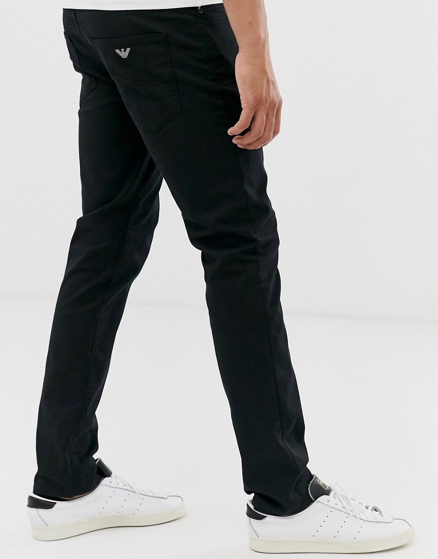 Emporio Armani – J06 – Svarta, stretchiga gabardine-byxor med smal passform och 5 fickor