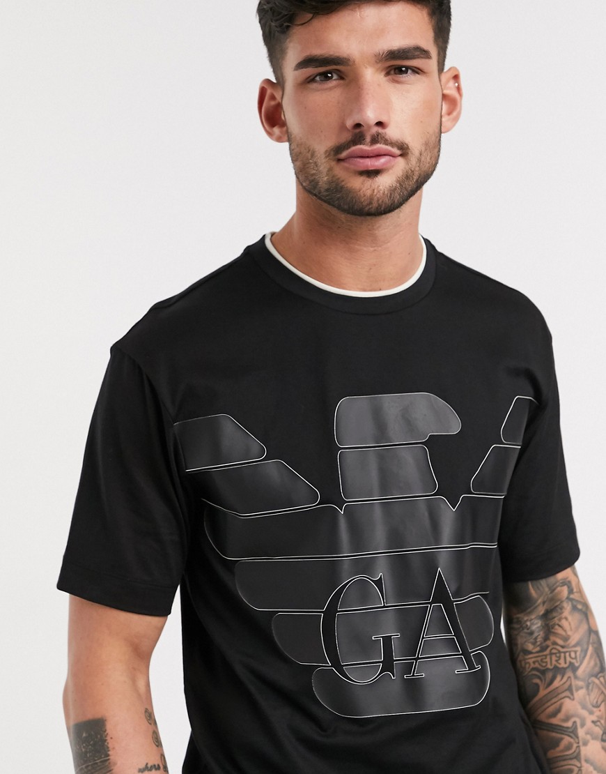 Emporio Armani - T-shirt met grote adelaarsprint op de borst en verlaagde zoom in zwart