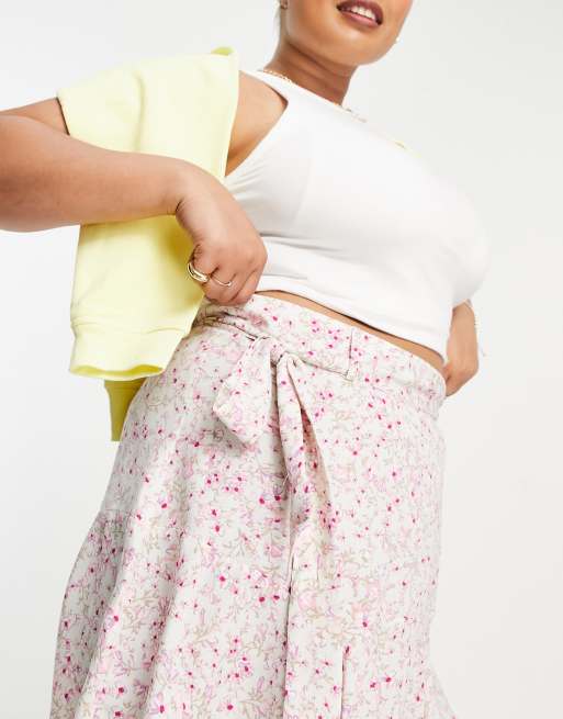En Crème Plus mini flippy skirt with tie waist in pink floral, 3 of 4