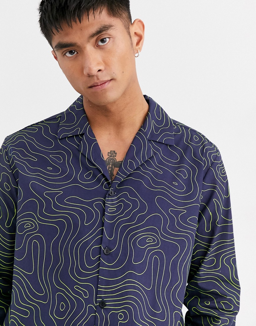 Entente – Marinblå skjorta med lång ärm och neonfärgat tryck