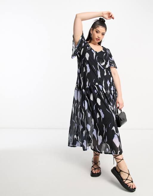 Esclusiva ASOS DESIGN Curve - Vestito grembiule midi in chiffon con stampa viola e scollo a V