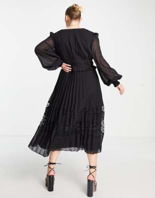 Esclusiva ASOS DESIGN Curve - Vestito midi a pieghe nero con scollo profondo e inserti in pizzo sul fondo  donna Nero - immagine2