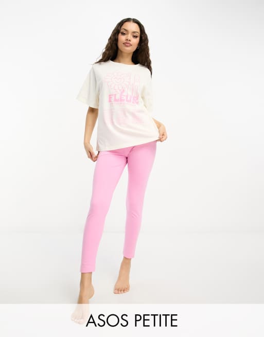 Esclusiva ASOS DESIGN Petite - Pigiama color crema e rosa con leggings e T-shirt oversize con stampa di fiore