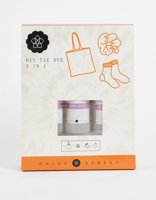 Esclusiva Daisy Street - Kit per tintura tie-dye con calzini, elastico e borsa shopping lilla