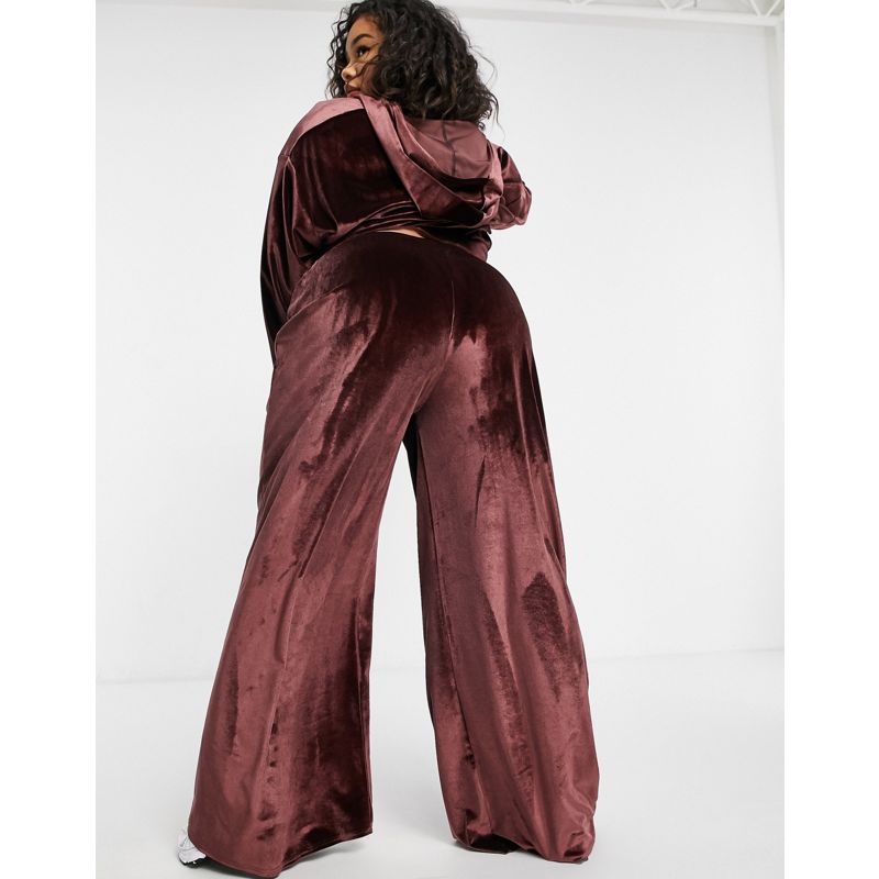 Donna  Esclusiva Fashionkilla Plus - Pantaloni a fondo ampio in velour cioccolato in coordinato