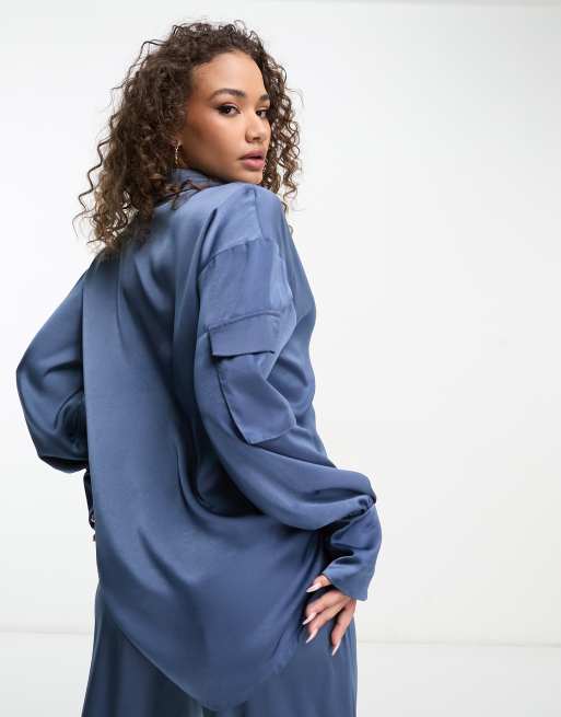Esclusiva I Saw It First - Camicia multitasche oversize in raso blu petrolio in coordinato, 2 di 4