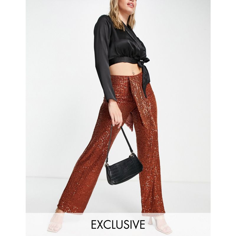 Pantaloni a zampa Donna Esclusiva In The Style - Pantaloni a fondo ampio in paillettes con drappeggi color tabacco