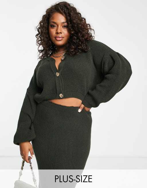 Esclusiva In The Style Plus - Cardigan corto in maglia kaki in coordinato
