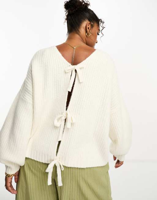 Esclusiva In The Style Plus - Maglione color crema con fiocchi sul retro e maniche a palloncino