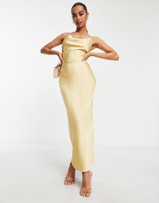 Esclusiva In The Style - Vestito midi con scollo ad anello sul davanti in raso oro