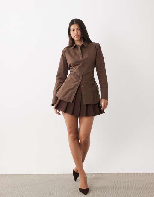 Esclusiva Kaiia - Camicia color cioccolato a righe con spalline imbottite, fiocco e schiena scoperta, 4 di 4