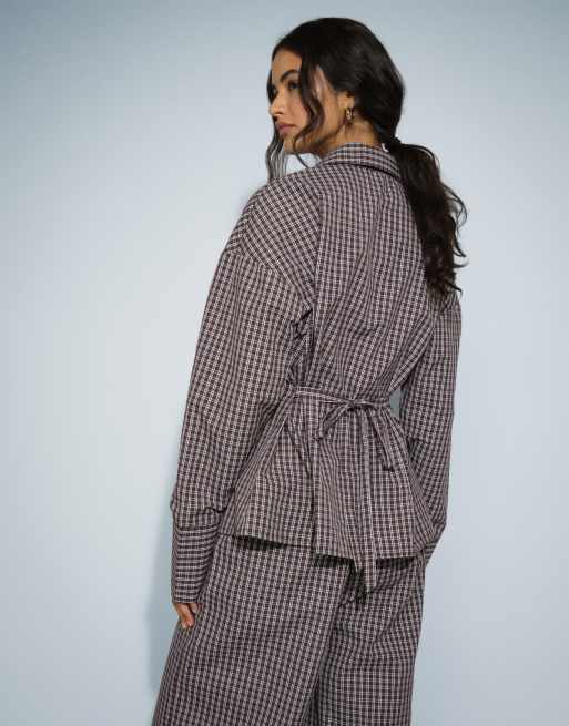 Esclusiva Kaiia - Camicia marrone a quadri con bottoni in vita e cintura in coordinato, 4 di 7