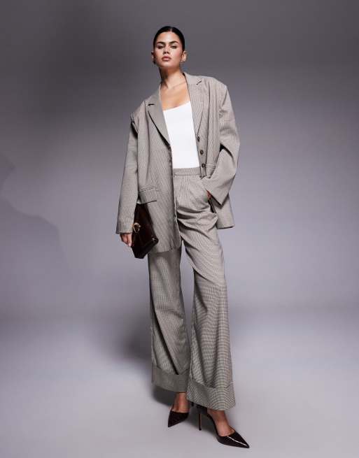 Esclusiva Kaiia - Coordinato con blazer sartoriale taglio maschile oversize e pantaloni a fondo ampio con risvolto a quadri heritage