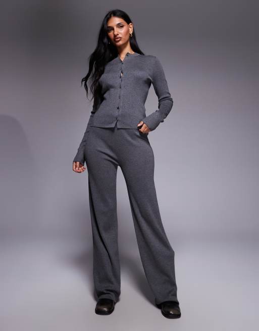 Esclusiva Kaiia - Coordinato con cardigan con bottoni e pantaloni a fondo ampio in maglia sottile color antracite