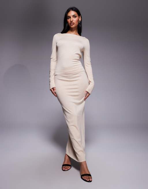 Esclusiva Kaiia - Coordinato con top a maniche lunghe con scollo ad anello e allacciatura sul retro e gonna lunga in maglia sottile color avena