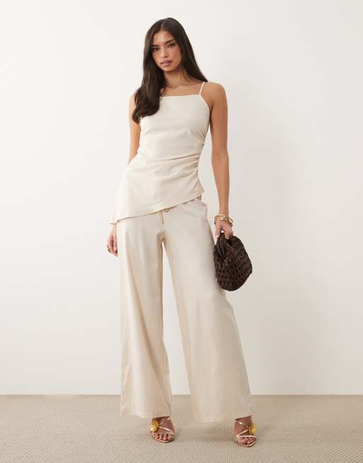 Esclusiva Kaiia - Coordinato in lino color crema con top asimmetrico taglio lungo raccolto con scollo squadrato e pantaloni a fondo ampio