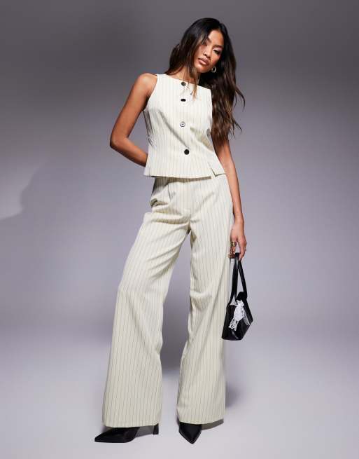 Esclusiva Kaiia - Coordinato sartoriale color crema gessato con gilet e pantaloni a zampa