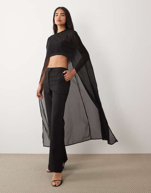 Esclusiva Kaiia - Crop top a mantella taglio lungo in chiffon nero in coordinato