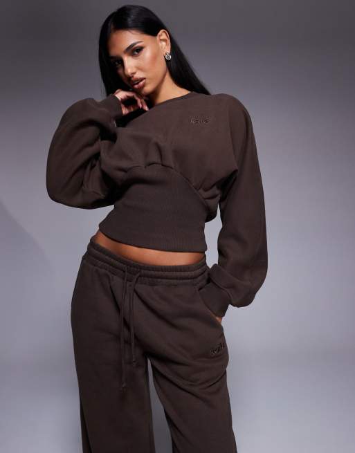 Esclusiva Kaiia - Coordinato color cioccolato con felpa stretta in vita con maniche super oversize e joggers con fascia in vita a coste, 3 di 3
