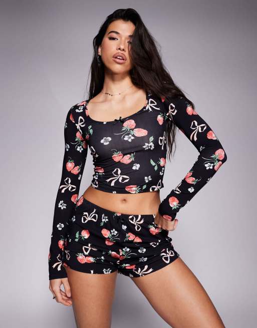 Esclusiva Kaiia - Mix and Match - Top del pigiama con scollo rotondo e stampa di fiocchi e fragole su sfondo scuro in coordinato