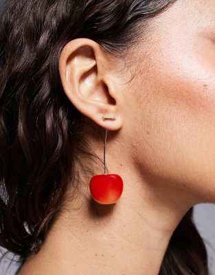 Esclusiva Kaiia - Orecchini rosso e color oro con ciliegie pendenti 