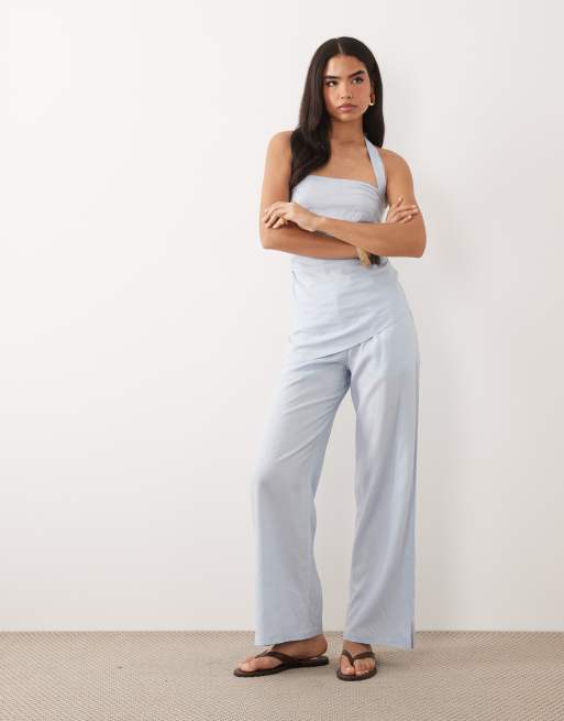 Esclusiva Kaiia - Coordinato in misto lino azzurro con top arricciato allacciato al collo con fondo asimmetrico e pantaloni, 3 di 3