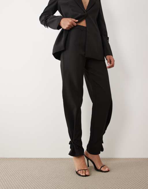 Esclusiva Kaiia - Pantaloni sartoriali neri con laccetti in coordinato, 2 di 5