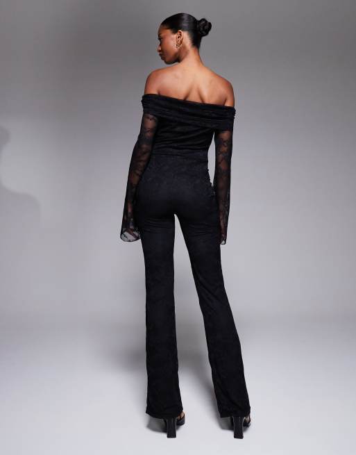 Esclusiva Kaiia - Tuta jumpsuit a doppio strato sinuosa nera in pizzo a maniche lunghe con scollo alla Bardot risvoltato, 3 di 4