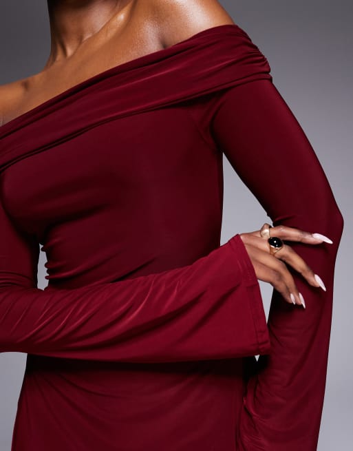 Esclusiva Kaiia - Vestito corto skater aderente bordeaux a doppio strato con scollo Bardot, 4 di 4