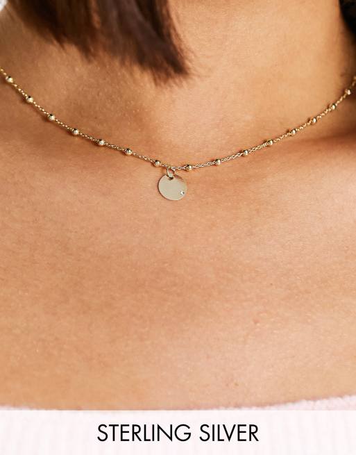 Esclusiva Kingsley Ryan Curve - Collarino in argento sterling placcato oro con sfere e ciondolo a cerchio