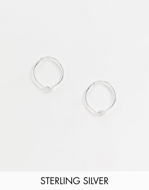 Esclusiva Kingsley Ryan - Orecchini a cerchio da 14mm in argento sterling con nodo