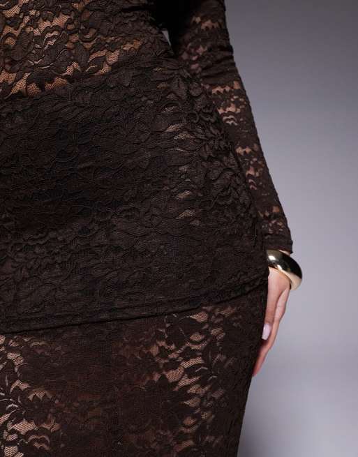 Esclusiva Murci - Completo in pizzo trasparente color cioccolato con gonna lunga con risvolto in vita e body con scollo alla Bardot, 3 di 4