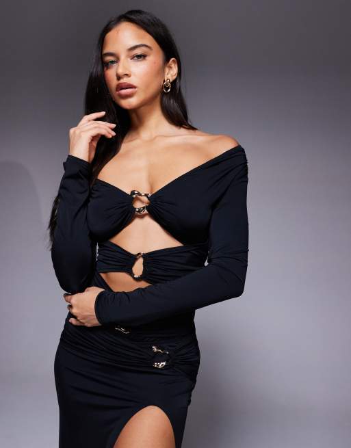 Esclusiva Murci - Completo nero con gonna lunga e crop top con cut-out, dettagli in metallo dorato e spalle scoperte, 3 di 4