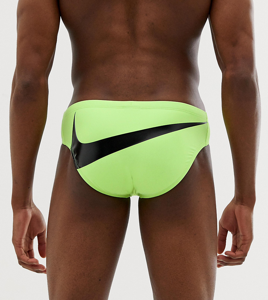 Esclusiva Nike Swimming - Boxer aderenti da bagno giallo volt con logo grande NESS9098-739