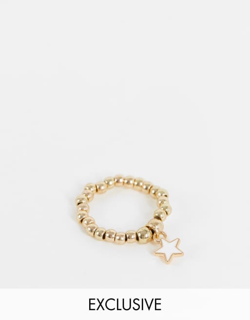 Esclusiva Pieces - Anello elasticizzato color oro con ciondolo a stella bianco