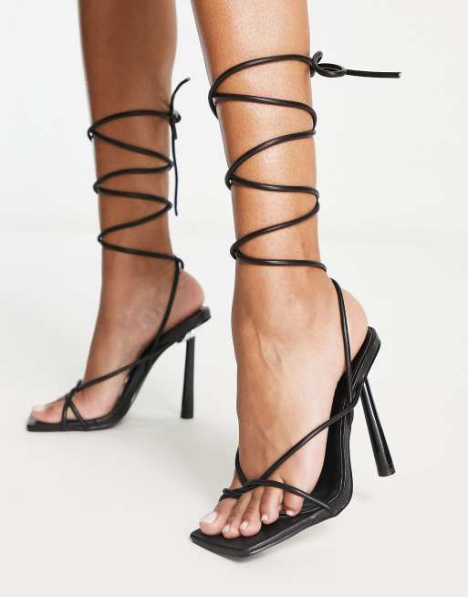 Esclusiva Public Desire - Lacey - Sandali neri con tacco, fascette e allacciatura alla caviglia 