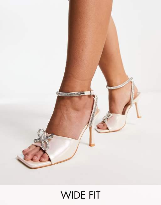 Esclusiva Public Desire Wide Fit - Front Row - Sandali rosa perlescente a pianta larga con fiocco