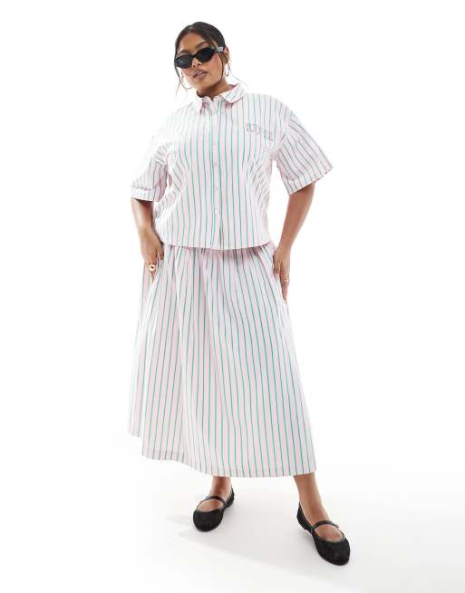 Esclusiva Renée Studio - Coordinato con gonna midi e camicia corta rosa a righe verdi con bottoni
