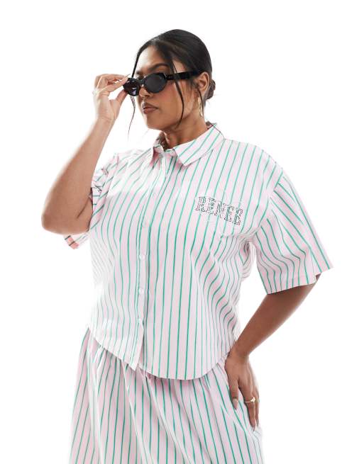 Esclusiva Renee Studio Plus - Camicia corta rosa a righe verdi con bottoni in coordinato  