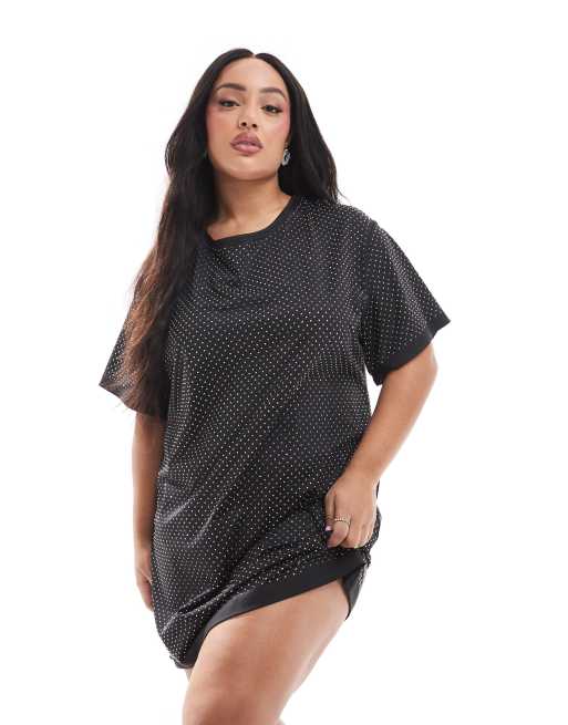  Esclusiva Renee Studio Plus x Michelle Nayla - Vestito T-shirt corto nero con dettagli applicati a caldo e nastro annodato sul retro  