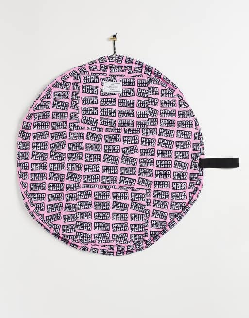 Esclusiva The Flat Lay Co. X ASOS - Beauty-case piatto con coulisse e scritta "Game Over", 2 di 4