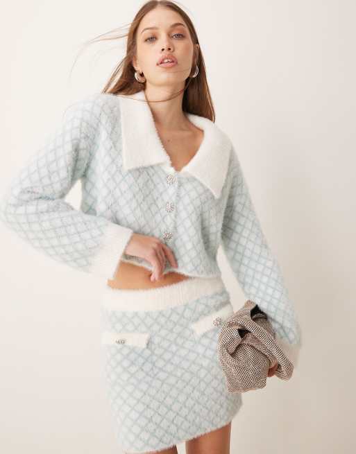 Esclusiva The Frolic - Cardigan blu soffice con colletto, bottoni e cuciture a rombi in coordinato 