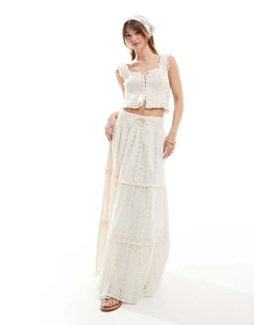 Esclusiva The Frolic - Coordinato in pizzo color panna con top arricciato con laccetti e gonna lunga
