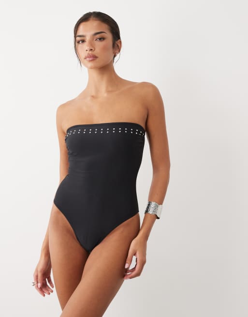 Esclusiva The Frolic - Bikini coordinato con slip e top a triangolo nero con borchie, 2 di 4