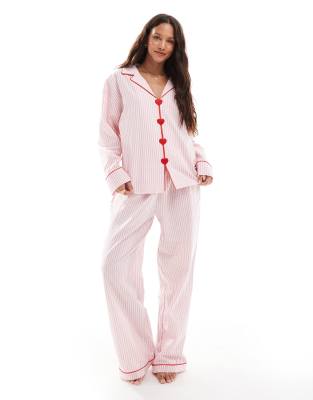 Esclusiva The Frolic - Pigiama composto da pantaloni e camicia a righe rosa e bianche con bottoni a forma di cuore - view 1