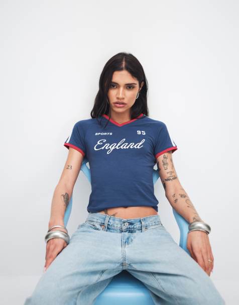 Esclusiva The Frolic - T-shirt mini da calcio in misto cotone blu navy con scritta "England" - view 1