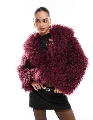 Esclusiva The Frolic x Bella Stovey - Giacca oversize in pelliccia sintetica bordeaux con colletto - view 1
