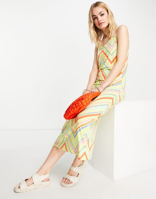Esclusiva Vila - Vestito con spalline sottili lungo giallo con motivo zig-zag